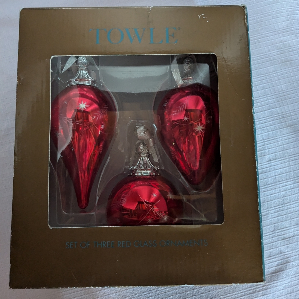 Towle Glass Christmas tree ornaments set of 3 red with silver etched stars  2007